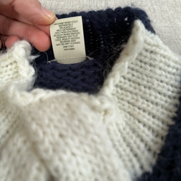 L.L. Bean Oversized Chunky Cable Knit Sweater mohair wool blend Women's Large - Picture 4 of 9